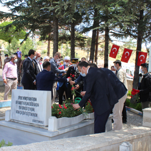 İlimizde Bulunan Aziz Şehitlerimizin  Kabirleri Ziyaret Edildi - fotoğraf 2