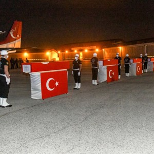 Düşen Uçakta Şehit Olan Polislerimiz Törenle Memleketlerine Uğurlandı - fotoğraf 2