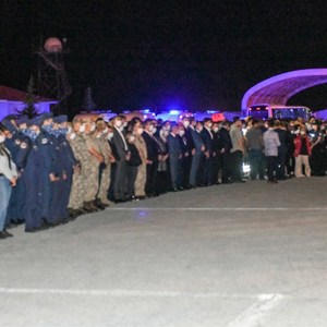 Düşen Uçakta Şehit Olan Polislerimiz Törenle Memleketlerine Uğurlandı - fotoğraf 3