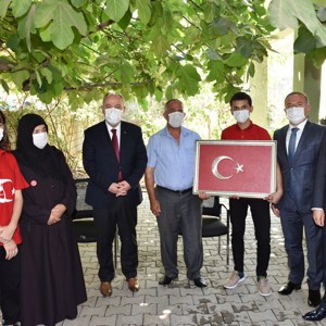 Sayın Valimiz Ömer Faruk Coşkun Şehit Niyazi Ergüven’in Ailesini Ziyaret Etti - fotoğraf 2