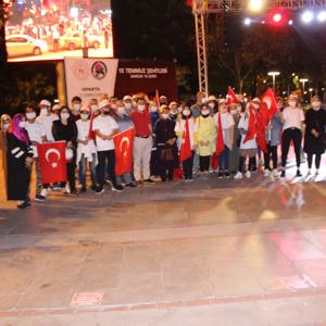 15 Temmuz Demokrasi ve Birlik Günü' nde Çocuklarımızda nöbetteydik. - fotoğraf 1