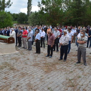 İl Müdürümüz Mahmut ÖZDEMİR Şehit Babası Nazım ÖZDEMİR’in Cenaze Törenine Katıldı - fotoğraf 1