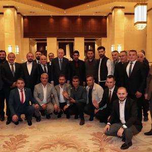 Bakan Selçuk, Cumhurbaşkanı Erdoğan’ın 1 Mayıs’ta İşçiler İçin Verdiği Yemeğe Katıldı - fotoğraf 1