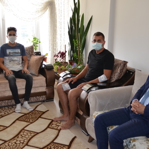 İl Müdürümüz Mahmut ÖZDEMİR Sakarya’da Meydana Gelen Patlamada Yaralanan Uzman Çavuş Furkan DEMİREL’i Ziyaret Etti - fotoğraf 1