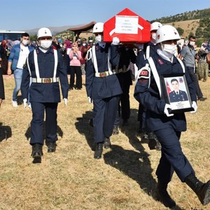 Şehit J. Uzm. Çavuş Ali KONUKCU Dualarla Ebediyete Uğurlandı - fotoğraf 1
