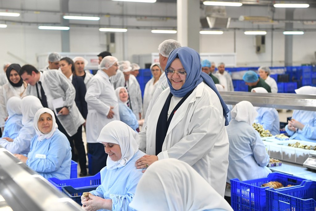 Bakan Selçuk: "Kamu İşçilerimizin 2020 Yılı İlave Tediyelerinin Üçüncü Ödemesi Bugün Gerçekleştirildi"