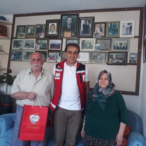 Bayram Arifesinde Şehitlerimizin Ailelerini Ziyaret Ettik - fotoğraf 1