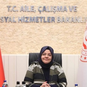Bakan SELÇUK, Kurum Bakımında Bulunan Yaşlılarımızla Bayramlaştı - fotoğraf 1