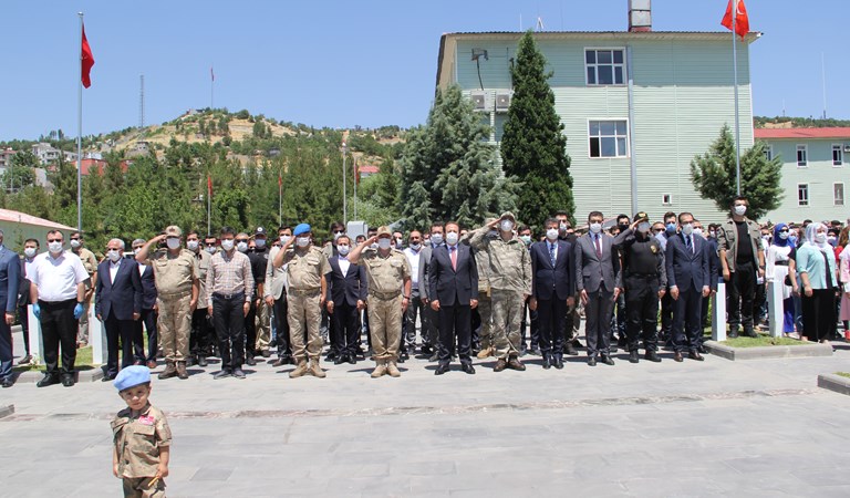15 Temmuz Demokrasi ve Milli Birlik Günü etkinlikleri kapsamında 23. Piyade Tümen Komutanlığında bulunan Şehitlik Anıtı ziyaret edildi.