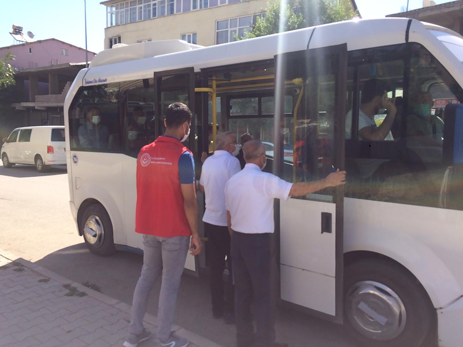 Kovid-19 vakalarının artması nedeniyle 81 ilde uygulanan denetimler kapsamında İl Müdürümüz Sayın Abdulbari AKSOY öncülüğünde kurum personellerimiz ile birlikte gerekli yerlere gidilip alınması gereken tedbirleri hatırlatarak uyarılarda bulunduk.
