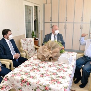 Sayın Valimiz Ömer Faruk Coşkun ve İl Müdürümüz Şehit Ailelerimizin Evlerine Bayram Ziyaretinde Bulundu - fotoğraf 1