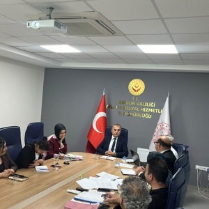 İl Müdürlüğümüz toplantı salonunda İl Müdürümüz Mustafa ÇAKIR başkanlığında İl Müdür Yardımcımız Eylem ÇAVDAR, İl Müdür Yardımcımız Eray PAŞABEYOĞLU, şube müdürlerimiz ve  ilgili birim sorumluları ile; - fotoğraf 1
