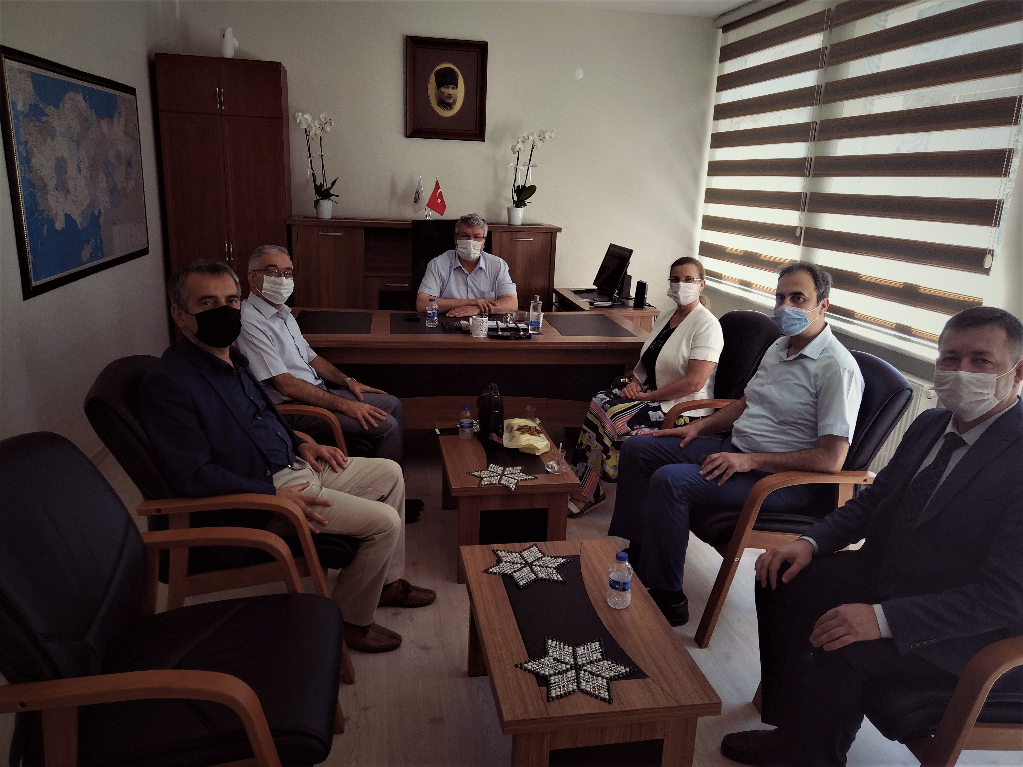 Aile, Çalışma ve Sosyal Hizmetler İl Müdürü Faruk UYSAL, Kırklareli Vali Yardımcılığı görevine atanan Mehmet USTA’yı makamında ziyaret ederek görevinde başarılar diledi.