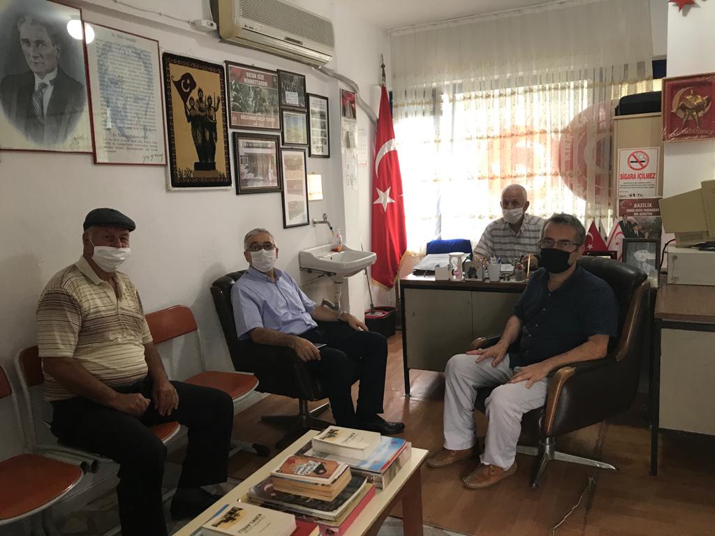 İl Müdürü Faruk UYSAL, beraberinde İl Müdür Yardımcısı Mehmet KARAMAN ile birlikte Kırklareli Şehit ve Gazi Aileleri Yardımlaşma ve Dayanışma Derneği ve Kırklareli Tüm Gaziler Derneğini ziyaret etti.