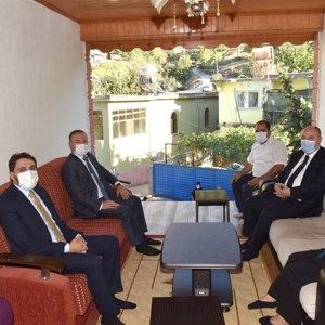 Sayın Valimiz Ömer Faruk Coşkun, İl Müdürümüz’le Siyam İkizleri Ayşe ve Sema Tanrıkulu’na Ziyaret Etti - fotoğraf 1