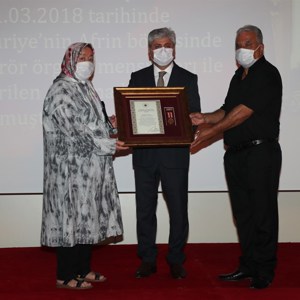 Şehitlerimizin Yakınlarına ve Gazilerimiz için “Devlet Övünç Madalyası ve Beratı Tevcih Töreni” Düzenlendi. - fotoğraf 8