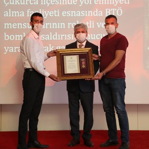 Şehitlerimizin Yakınlarına ve Gazilerimiz için “Devlet Övünç Madalyası ve Beratı Tevcih Töreni” Düzenlendi. - fotoğraf 15