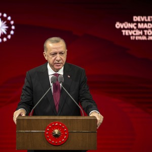 Şehit Yakınları ile Gazi ve Gazi Yakınlarına Devlet Övünç Madalyası - fotoğraf 1
