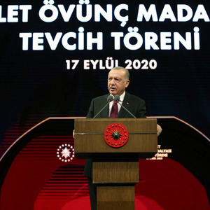 Şehit Yakınları ile Gazi ve Gazi Yakınlarına Devlet Övünç Madalyası - fotoğraf 4