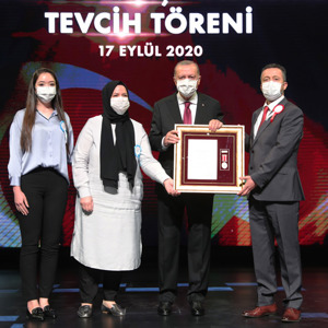 Şehit Yakınları ile Gazi ve Gazi Yakınlarına Devlet Övünç Madalyası - fotoğraf 11