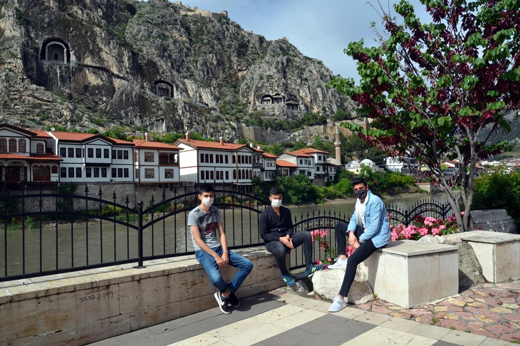 Aile, Çalışma ve Sosyal Hizmetler Bakanlığı’ndan Ailelere “Ergen Rehberi”