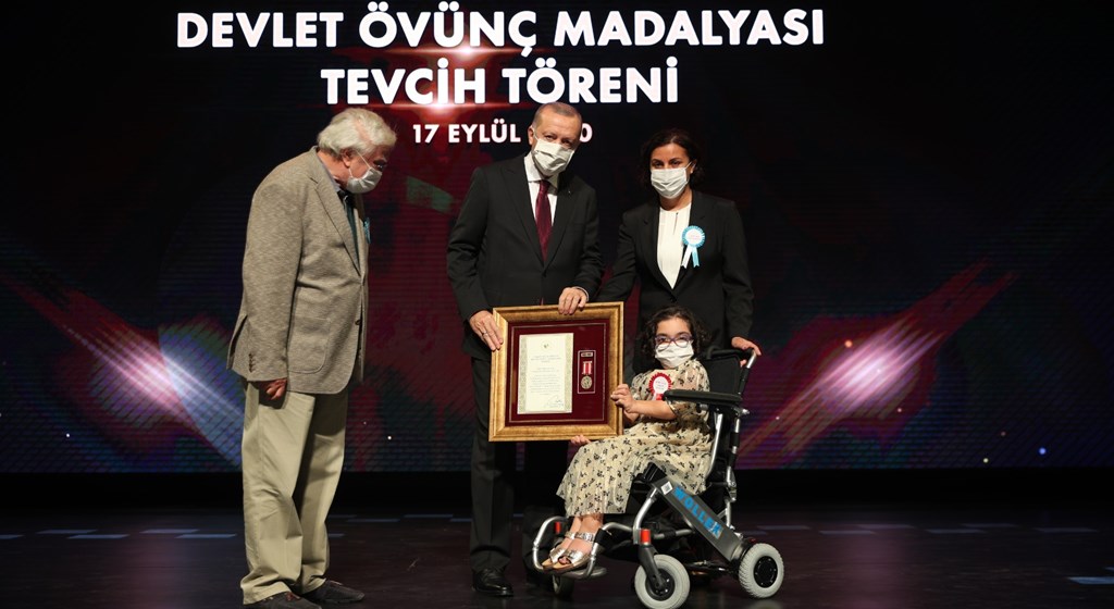 Şehit Yakınları ile Gazi ve Gazi Yakınlarına Devlet Övünç Madalyası