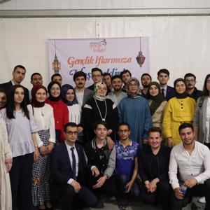 Bakan Selçuk Gençlerle İftar Yaptı - fotoğraf 1