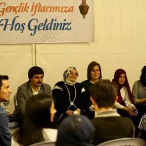 Bakan Selçuk Gençlerle İftar Yaptı - fotoğraf 7