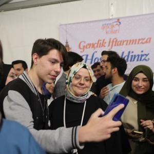 Bakan Selçuk Gençlerle İftar Yaptı - fotoğraf 8