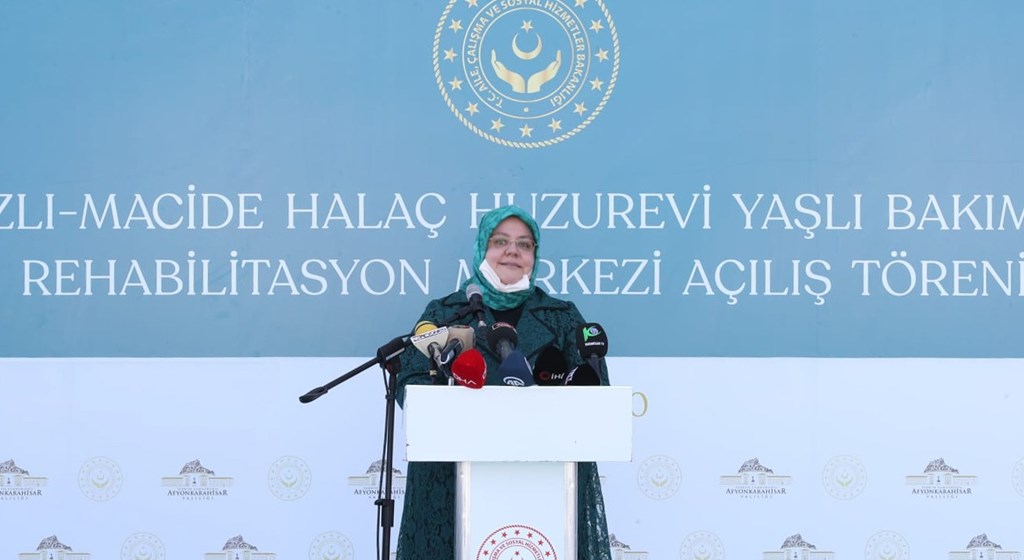 Bakan Selçuk, Afyonkarahisar'da Huzurevi Açılışına Katıldı