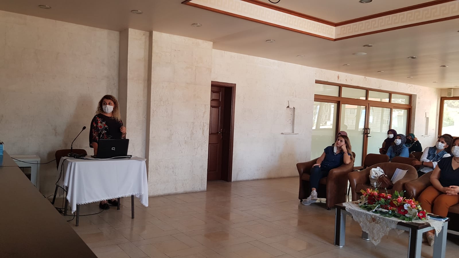 "Kadına Yönelik Şiddetle Mücadele Eğitim Semineri” ve “Dezavantajlı Gruplara Yönelik Sosyal Hizmet ve Sosyal Yardım Programlarının Tanıtımı” Konulu Eğitimler Verildi.