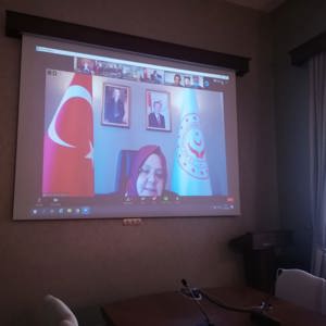 Bakanımız Zehra Zümrüt Selçuk, Akdeniz bölgesindeki kadın kooperatifleri ile telekonferans yöntemiyle toplantı gerçekleştirdi. - fotoğraf 1