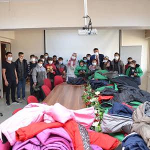 Sokakta çalışan çocuklara mont ve bot desteği - fotoğraf 6