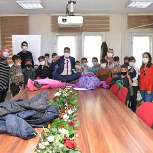 Sokakta çalışan çocuklara mont ve bot desteği - fotoğraf 8