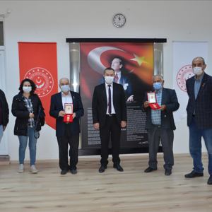 Edirne İlimizde İkamet Eden Kıbrıs Gazilerimize “Milli Mücadele Madalyaları” Verilmeye Devam Ediliyor - fotoğraf 1