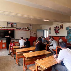 Çukurca’da Velilere Yönelik "Okul ve Aile" Semineri Düzenlendi - fotoğraf 1