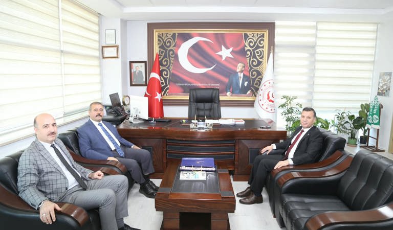 Kırşehir İŞKUR İl Müdürü Sayın Metin Ülgen Kaya ve İl Müdür Yardımcısı Sayın Ahmet Hamdi Ünal, İl Müdürümüz Abdurrahman Bilgiç’e hayırlı olsun ziyaretinde bulunarak iyi dilek ve temennilerini ilettiler.