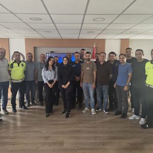 İl Emniyet Müdürlüğü personellerine yönelik, “Afet ve Acil Durumlarda Psikolojik İlk Yardım” eğitimi gerçekleştirildi. - fotoğraf 1