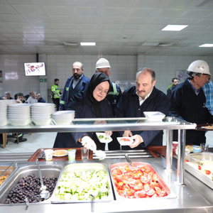 Bakan Selçuk ve Bakan Varank İşçilerle Sahur Yaptı - fotoğraf 10