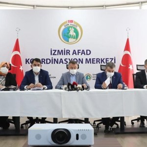 Bakan Selçuk, İzmir’de Depremin Yaşandığı Bölgede İncelemelerde Bulundu - fotoğraf 3