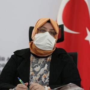 Bakan Selçuk, İzmir’de Depremin Yaşandığı Bölgede İncelemelerde Bulundu - fotoğraf 3