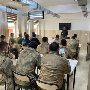 Yedisu İlçesinde Güvenlik Korucuları Ve Jandarma Personellerine Kadına Yönelik Şiddetle Mücadele Semineri Verildi - fotoğraf 4