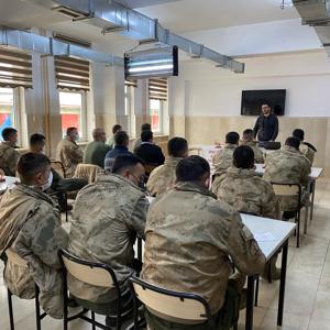 Yedisu İlçesinde Güvenlik Korucuları Ve Jandarma Personellerine Kadına Yönelik Şiddetle Mücadele Semineri Verildi - fotoğraf 3