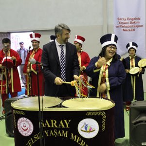 Saray Engelsiz Yaşam ve Bakım Rehabilitasyon Merkezinin Geleneksel İftarında Duygulu Anlar Yaşandı - fotoğraf 2