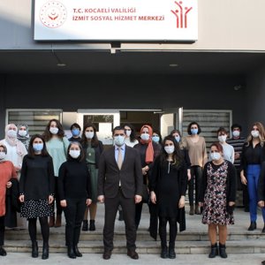 Sayın İl Müdürümüz Kamil TÜYLÜOĞLU, 14 Kasım Sosyologlar günü münasebetiyle Müdürlüğümüz bünyesinde hizmet vermekte olan tüm sosyologların bu özel gününü kutladı. - fotoğraf 2