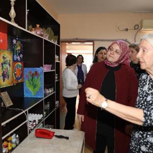 Bakan Selçuk, Huzurevi Sakinleriyle Bayramlaştı - fotoğraf 3