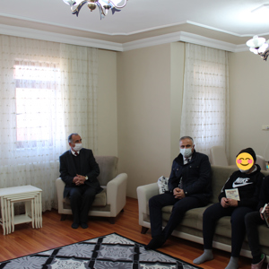 Bayburt Valisi Cüneyt EPCİM, Çocuk Evlerinde Kalan Çocuklarımızı Ziyaret Etti - fotoğraf 2
