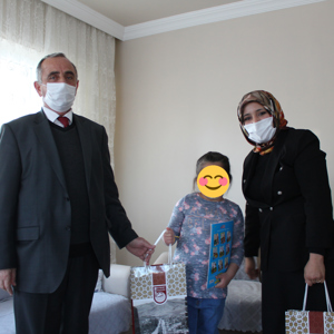 Bayburt Valisi Cüneyt EPCİM, Çocuk Evlerinde Kalan Çocuklarımızı Ziyaret Etti - fotoğraf 6