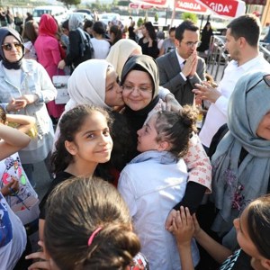  Bakan Selçuk, Ramazan Bayramı Dolayısıyla Bayram Mesajı Yayımladı ve Şehit Yakınlarımız ile Gazilerimizi Ziyaret Ederek, Çocuklarımız, Gençlerimiz ve Kıymetli Büyüklerimiz ile Bir Araya Geldi.  - fotoğraf 7