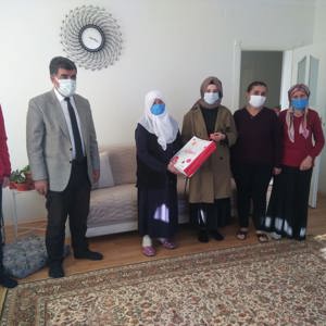 Erciş Sosyal Hizmet Merkezi Müdürlüğünden Şehit ve Gazi Ailelerine Ziyaret - fotoğraf 1